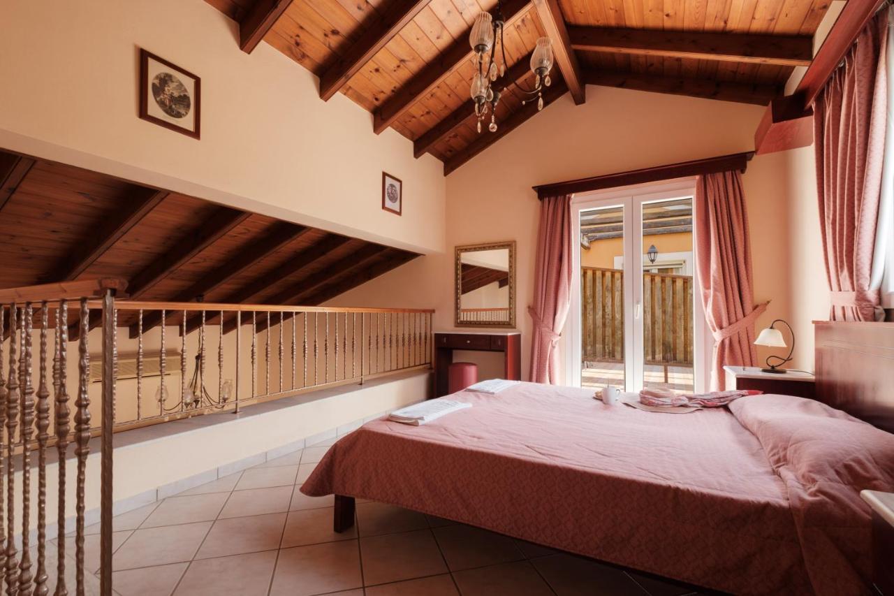 Ballas Paradise Róda Kültér fotó